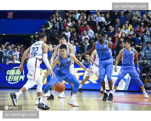 卡罗莱纳飓风与防守大将斯拉文签下一份三年续约合同