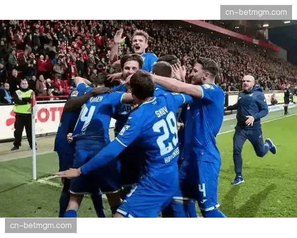 霍芬海姆前场高压逼抢体系成熟，擅长逼迫后场出球失误